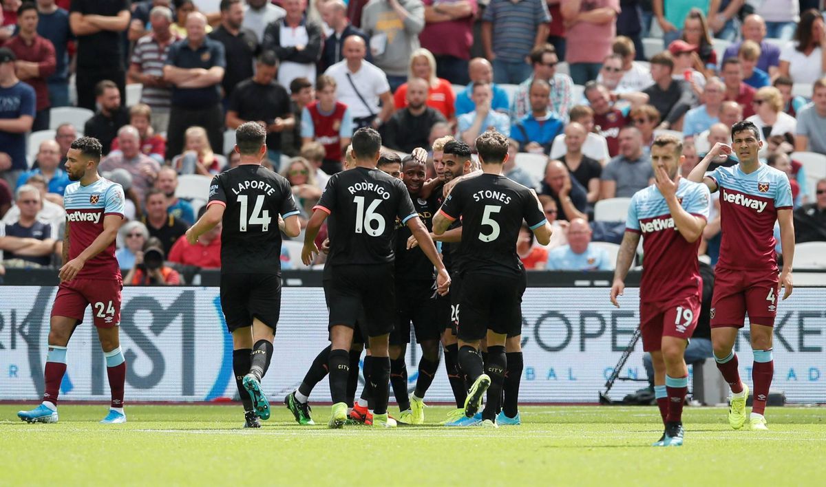 Hoofdrol voor VAR bij heerlijke seizoensopening Manchester City (video's)