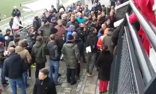 Gedonder bij amateurduel: trainer krijgt klappen en speler bespuugd (video)