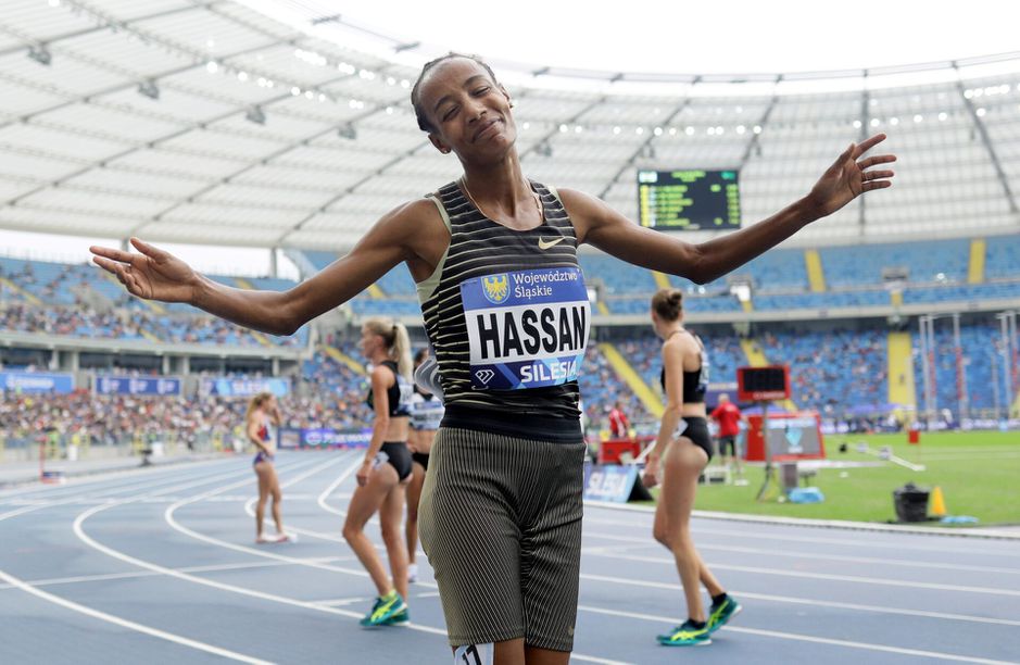 AU! Sifan Hassan verstapt zich 2 keer, komt bijna ten val en wordt 4e op 3000 meter in Lausanne