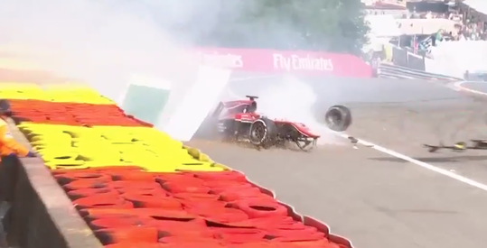 Oei! Formule 2-coureur Matsushita vliegt keihard uit Eau Rouge (video)