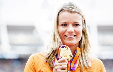 Dafne Schippers emotioneel bij ontvangst gouden medaille (video)