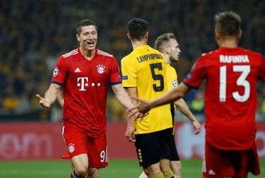 Bayern worstelt een uur met AEK Athene, maar gaat er daarna simpel voorbij (video)