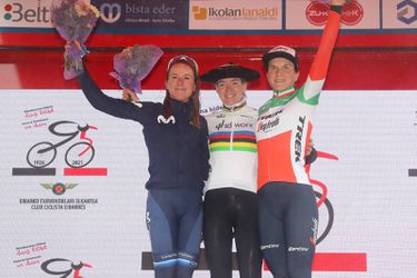 🎥 | Anna van der Breggen verslaat Annemiek van Vleuten in Grote Prijs van Eibar
