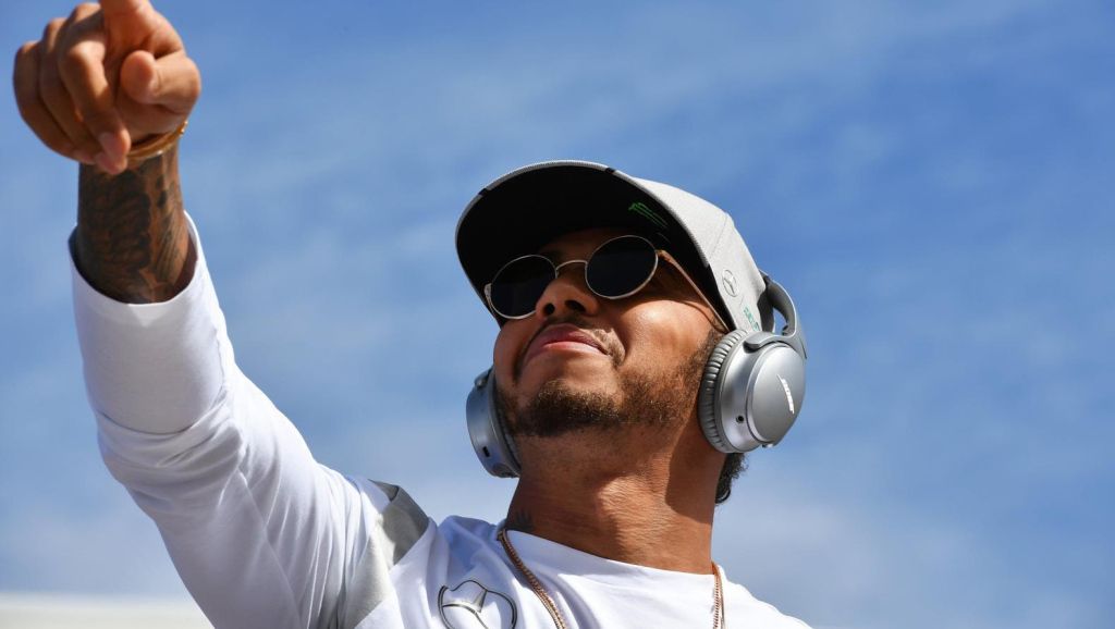 Hamilton belooft Rosberg nog een zware strijd om wereldtitel