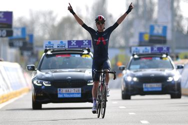 🎥 | WOW! Zeer sterke zege voor Dylan van Baarle in Dwars door Vlaanderen