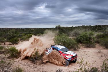 Opsteker Erik van Loon met finish Dakar Rally in zicht
