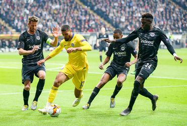 Frankfurt speelt na vliegende start gelijk tegen Chelsea