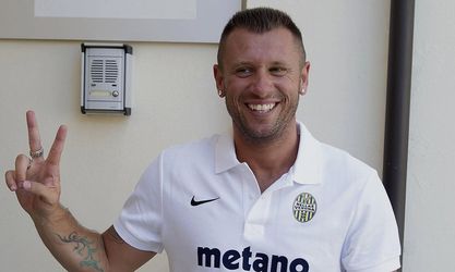 Besluiteloze Cassano wil niet stoppen met voetballen en gaat tòch door