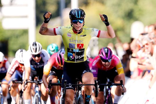 🎥 | Alsof het niks kost! Lorena Wiebes wint ook 2e etappe in Ladies Tour