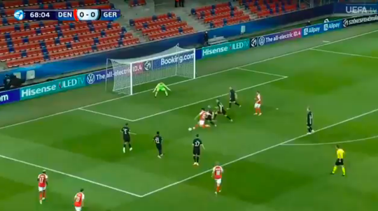 🎥 | 'Ajax-target' Wahid Faghir valt in bij Jong Denemarken en maakt deze PRACHTGOAL!