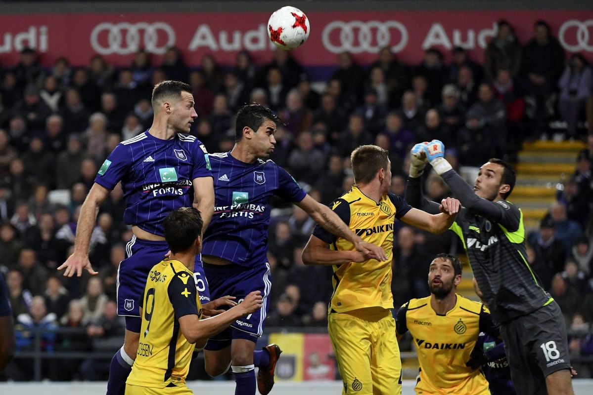 Club Brugge en Anderlecht spelen 0-0, nummer 2 Charleroi profiteert