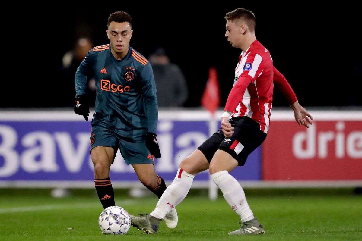 Jeugd van PSV en Ajax komen niet tot scoren in onderling duel