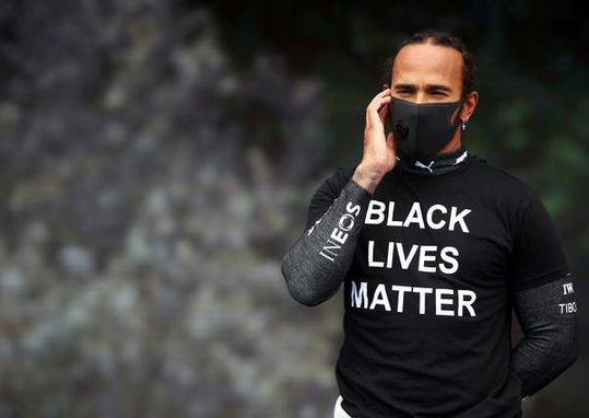 Hamilton teleurgesteld in racelegendes na kritiek op zijn racisme-standpunt