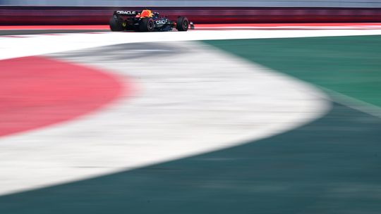 Ferrari's eindigen voor Red Bulls tijdens VT1 in Mexico, De Vries laat weinig zien