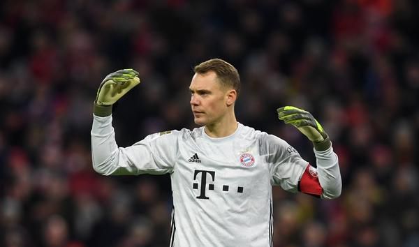 Na moeizame onderhandelingen zet Neuer eindelijk zijn handtekening onder een nieuw contract