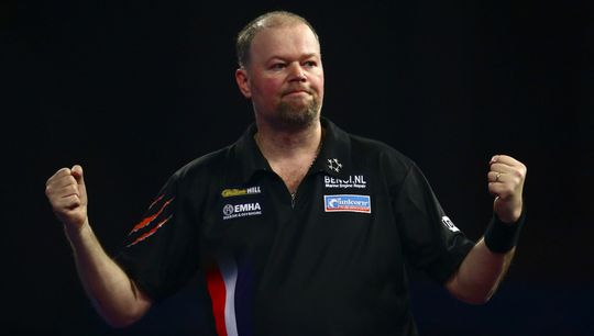 'Regelneef' helpt Van Barneveld van problemen af