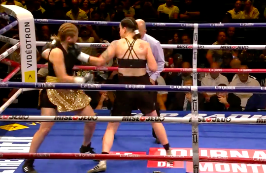🎥 | Wat een KO! Bokssensatie Spencer laat niets heel van Cynthia Lozano