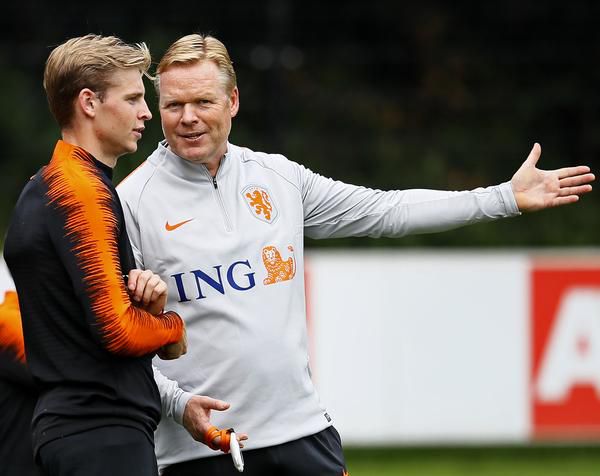 Spoedoverleg KNVB-top, want bondscoach Ronald Koeman wil echt naar FC Barcelona