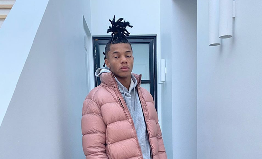 David Neres showt nieuwe coupe