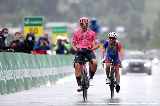 Geen 3 op een rij voor Mathieu van der Poel in Zwitserland, maar hij behoudt de leiderstrui