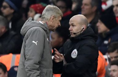 Wangedrag komt Wenger duur te staan: 4 duels schoring en dikke boete