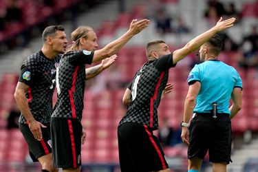 ⏱| EK-scheids fluit veel te VROEG af: 'Kroatië was volop in een aanval!?'