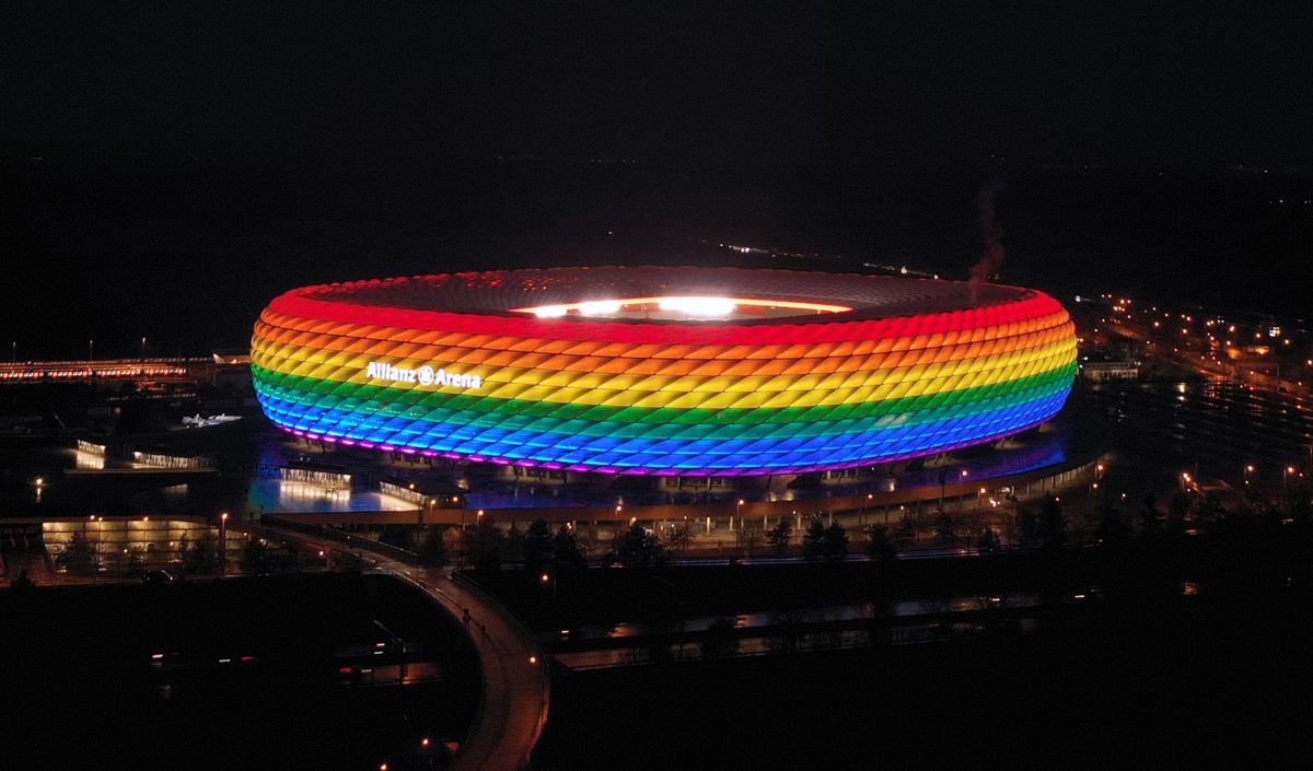 🏳️‍🌈 | Duitse stadions helpen Allianz Arena een handje en geven wél licht in regenboogkleuren