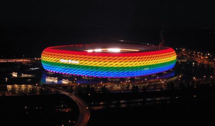 🏳️‍🌈 | Duitse stadions helpen Allianz Arena een handje en geven wél licht in regenboogkleuren