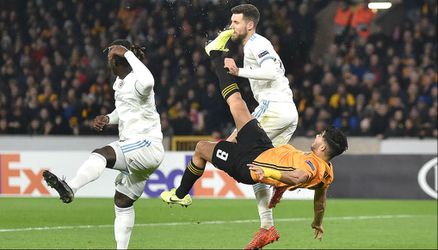 📸 | BAH! Europa League-duel van Wolves ligt 11(!) minuten stil na deze gruwelijke overtreding