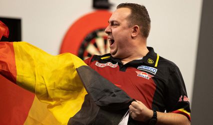 Kim Huybrechts stormt bij PC3 naar eerste PDC-titel sinds 2015