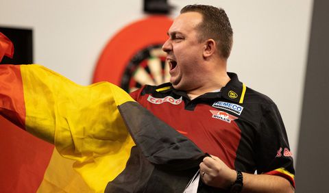 Kim Huybrechts stormt bij PC3 naar eerste PDC-titel sinds 2015