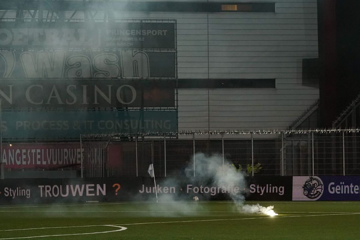 Supporters Top Oss verzieken de boel, uit bij FC Den Bosch