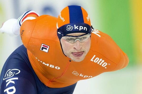 Sven Kramer breekt mogelijk sleutelbeen bij val in wielerkoers