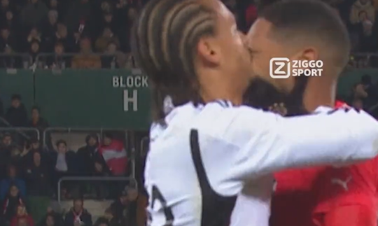 🎥 | Stoppen slaan door bij Leroy Sané: direct rood na duw tegen oud-PSV'er Phillipp Mwene