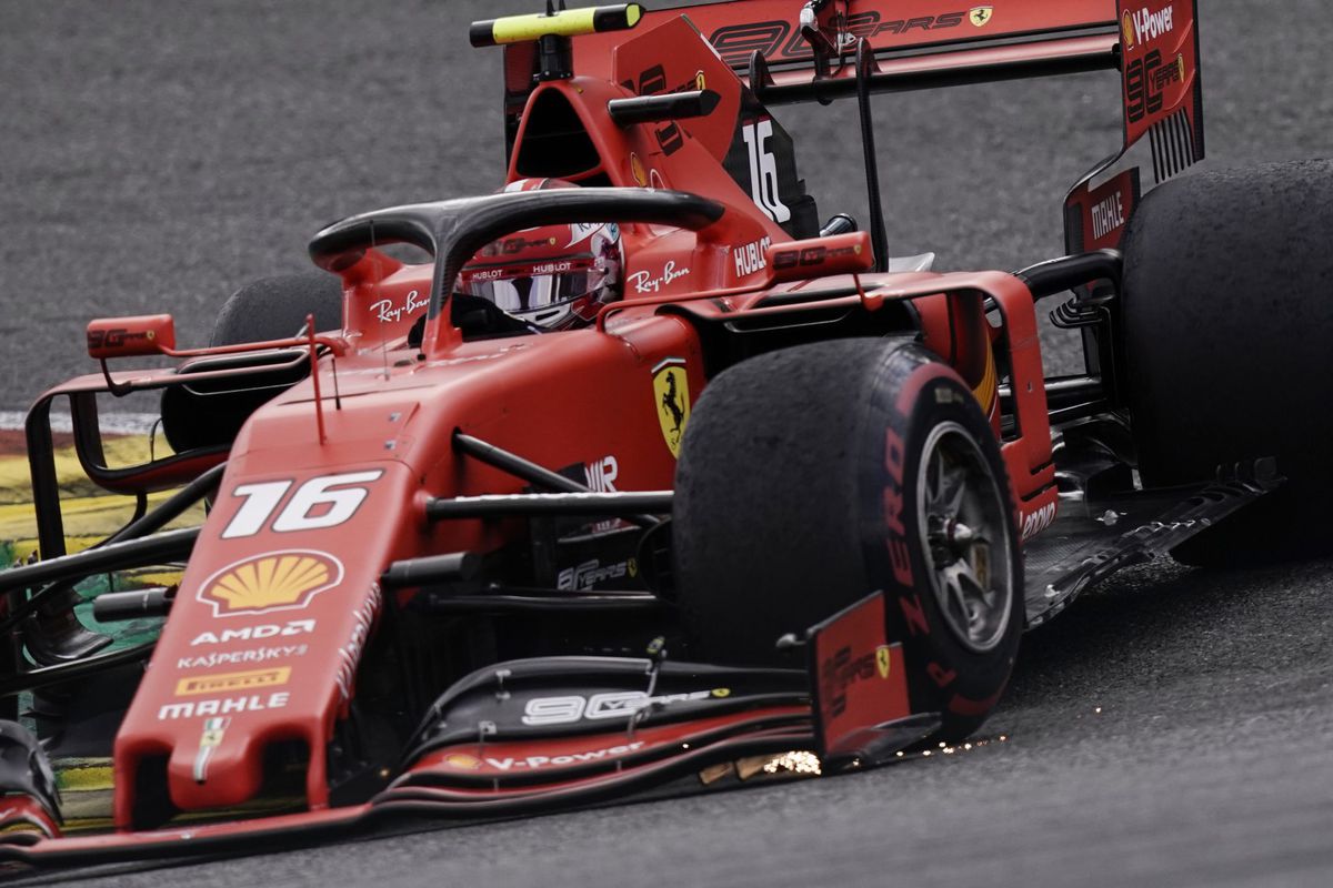 Leclerc pakt eindelijk zijn zege in F1, Verstappen valt uit in Spa (video's)