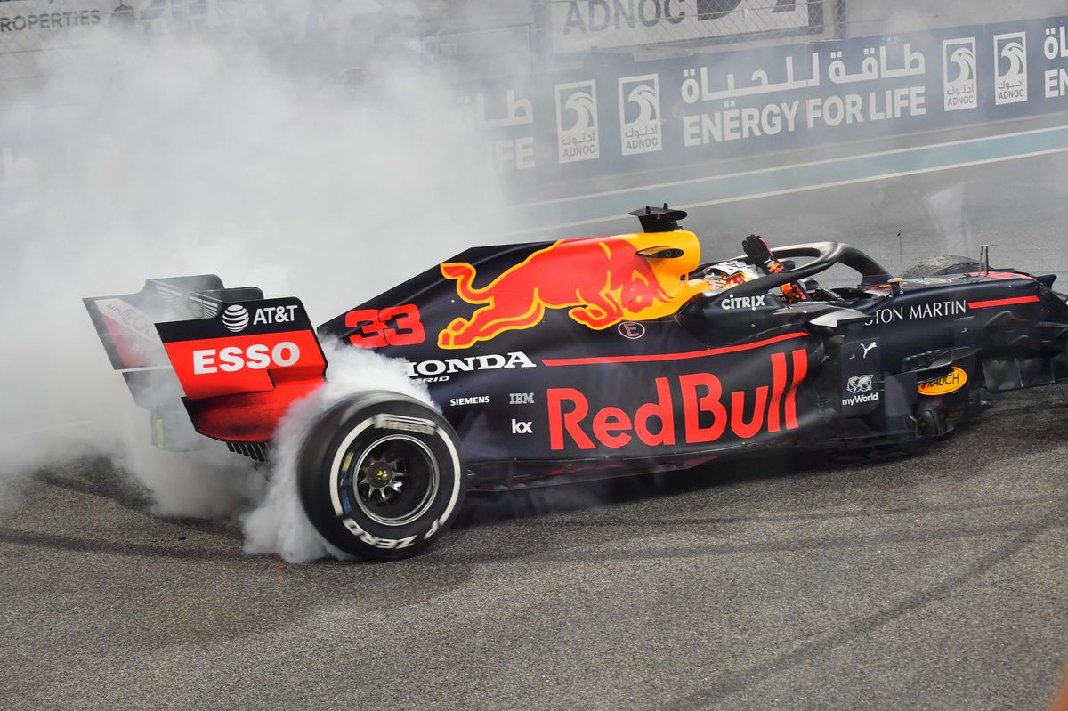 Op deze dagen rijdt Verstappen bij de Formule 1-wintertests