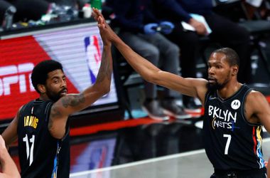 NBA: Kevin Durant gooit ALLES raak bij perfecte rentree