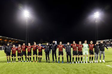 Willem II verstevigt koppositie na 5-klapper bij Telstar, Cambuur gaat lekker onder Henk de Jong