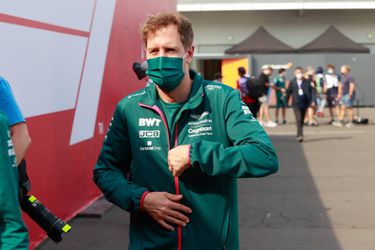 Sebastian Vettel vindt het maar niks als Red Bull Max Verstappen gaat voortrekken