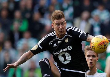 Bendtner lijkt nu al lekker in vorm bij Ajax-tegenstander Rosenborg