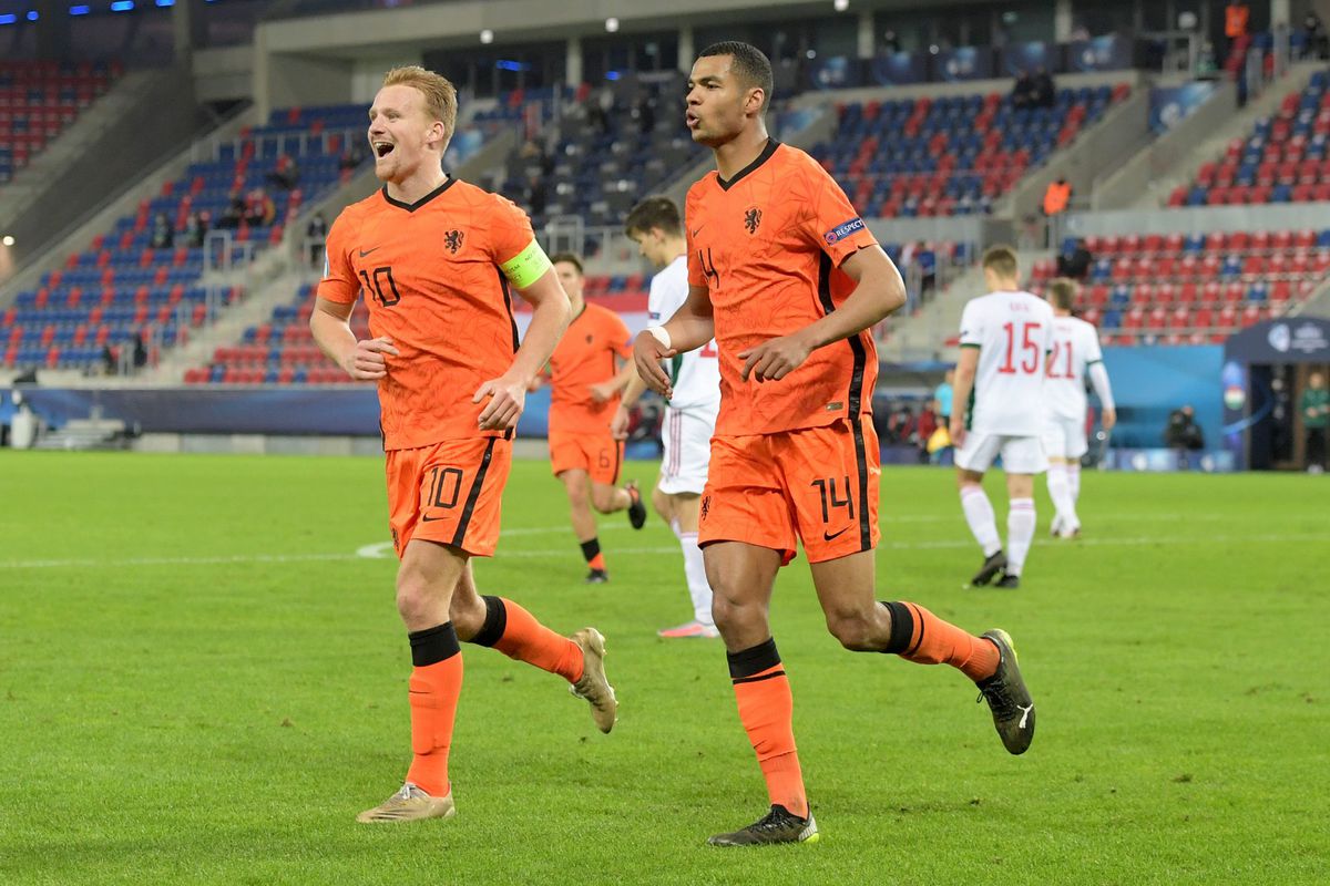 Lekker feestje bij Jong Oranje na halen van kwartfinale: ‘Hebben gedanst op Viva Hollandia’