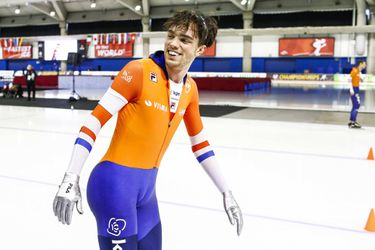 Roest schaatst razendsnel naar winst op 5000 meter, Bosker 2e