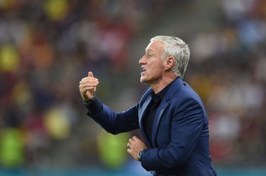 Deschamps blijft zeker tot en met WK van volgend jaar bondscoach van Frankrijk