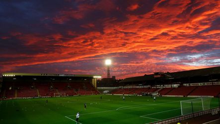 Barnsley zet assistent op non-actief na onthullingen Telegraph