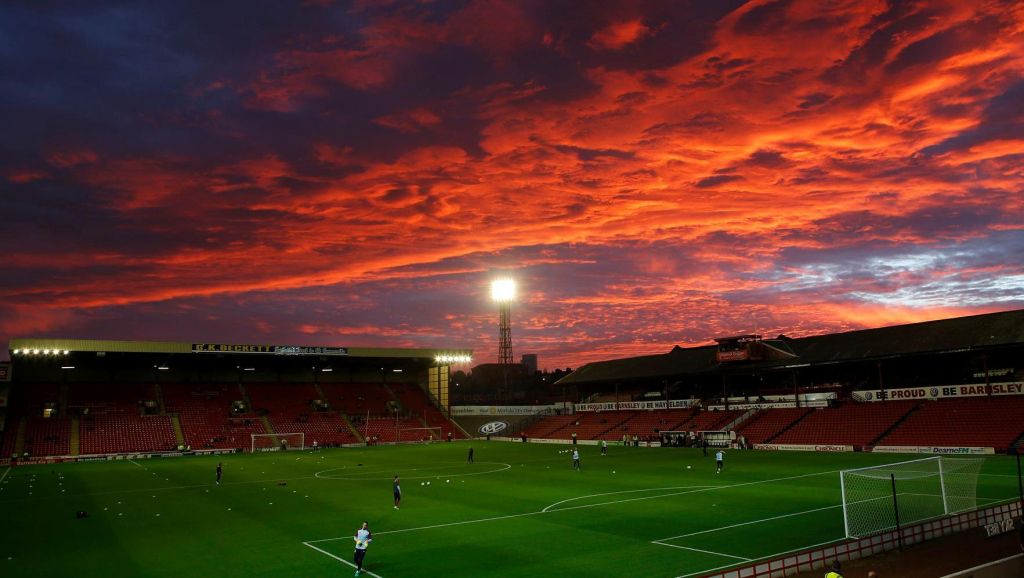 Barnsley zet assistent op non-actief na onthullingen Telegraph