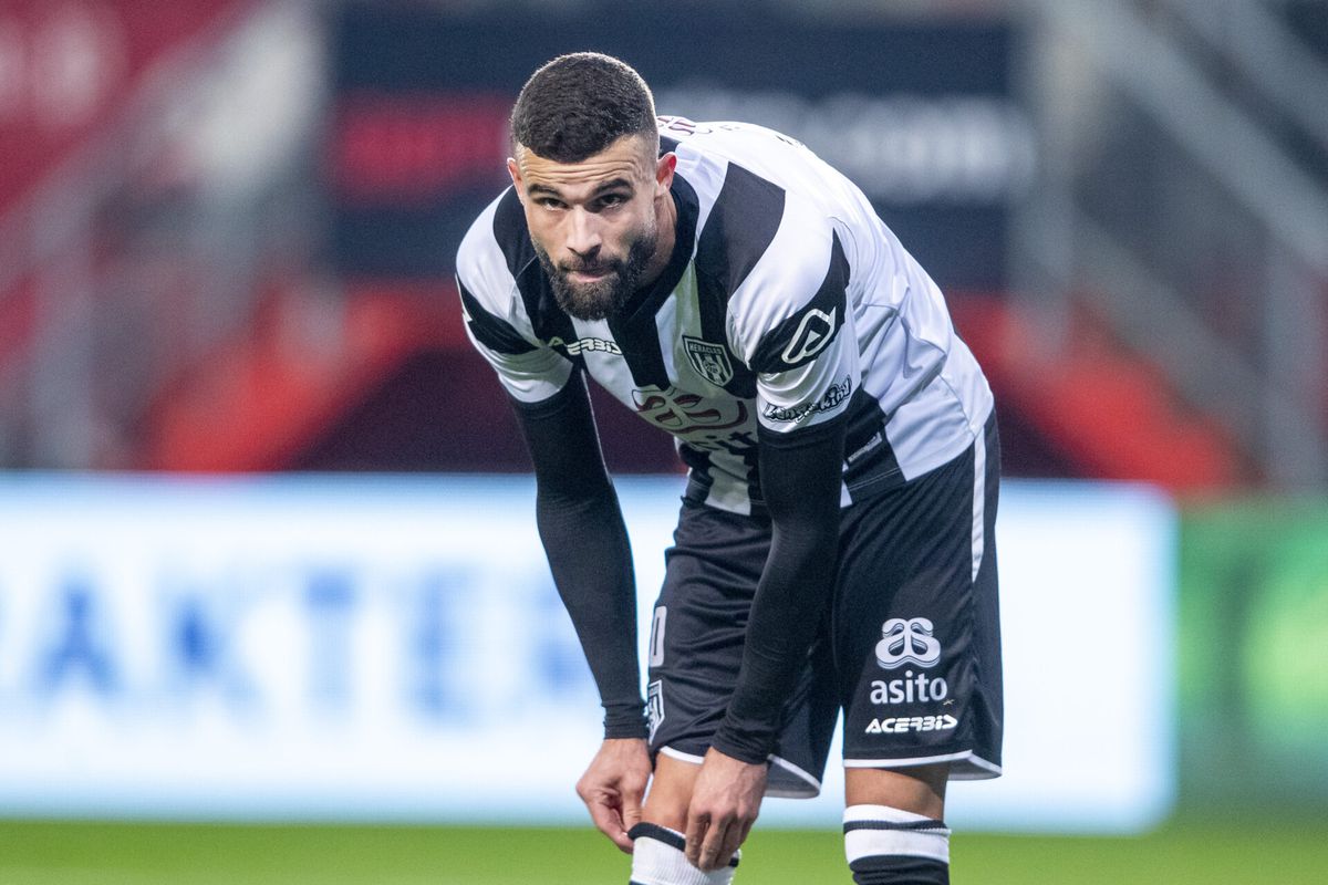 Dit zei de trainer van Heracles over het dodelijke ongeval waar speler Rai Vloet bij betrokken was