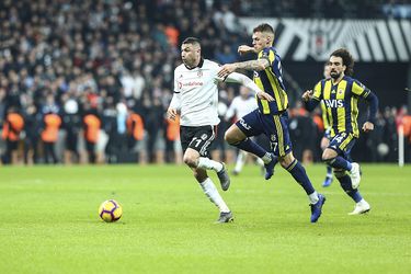 WTF! Fenerbahçe komt in 12 (!) minuten terug van 'jantje' in topper met Besiktas