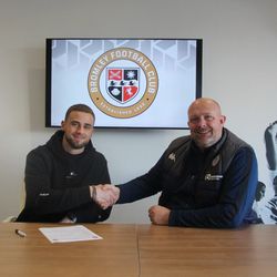 Bromley strikt Mitchel Bergkamp, de zoon van Dennis