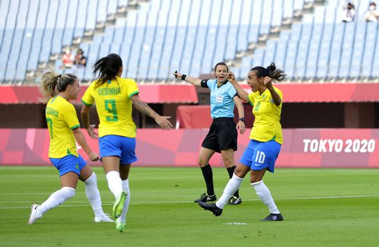 🎥 | Marta scoort meteen goal 110 voor Brazilië op de Spelen en waarschuwt Oranje Leeuwinnen