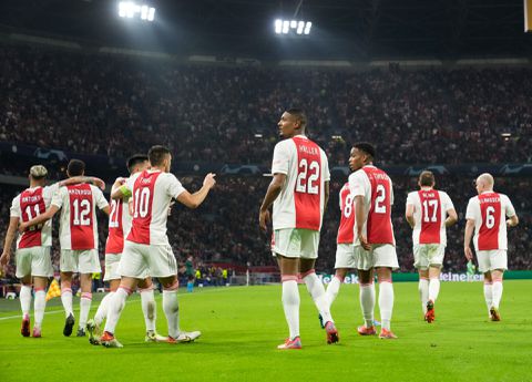 Ontketend Ajax laat Borussia Dortmund op amateurploegje lijken bij voetbalshow